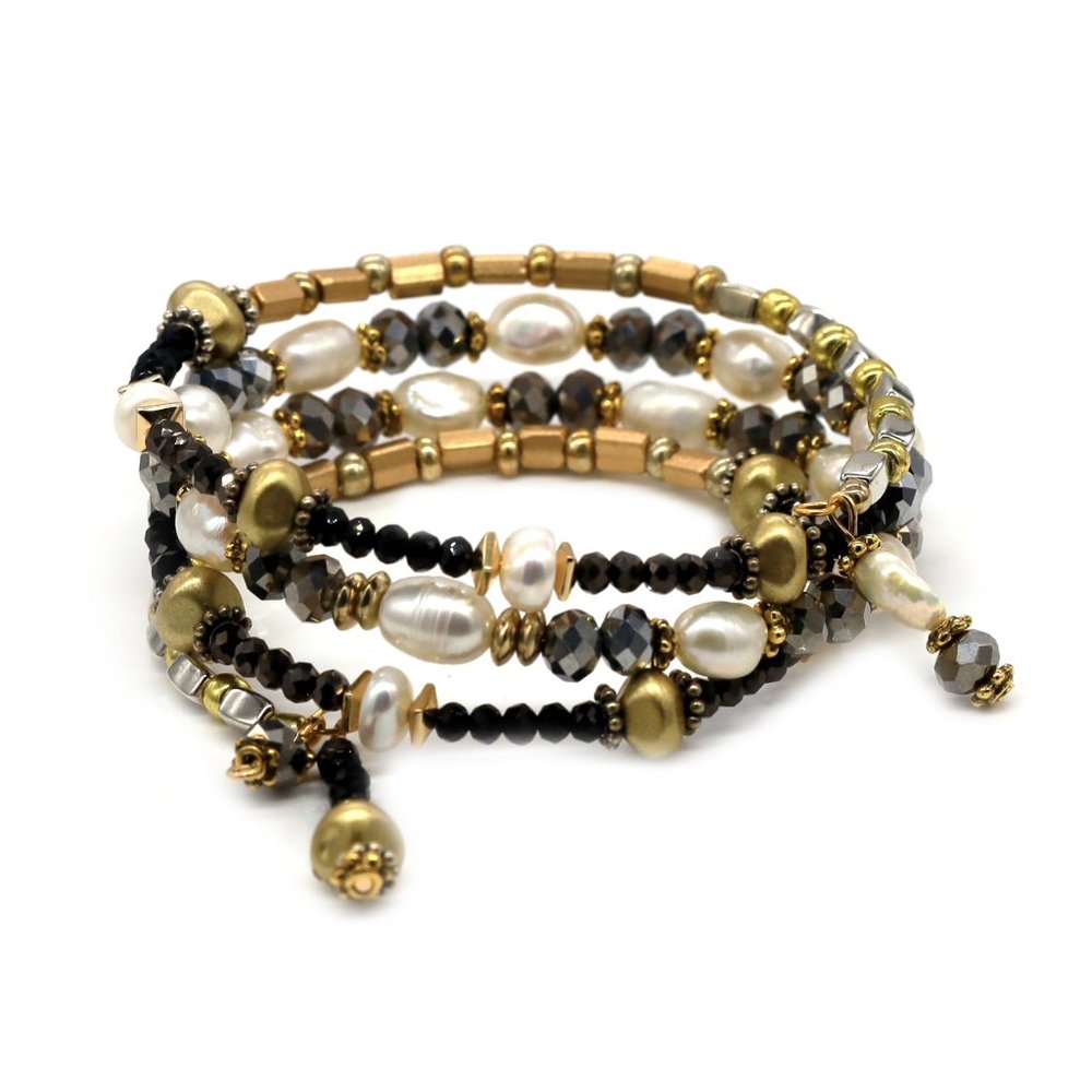 Bracelet with fresh water pearls and black and gold beads. - Picture 3 of 4
